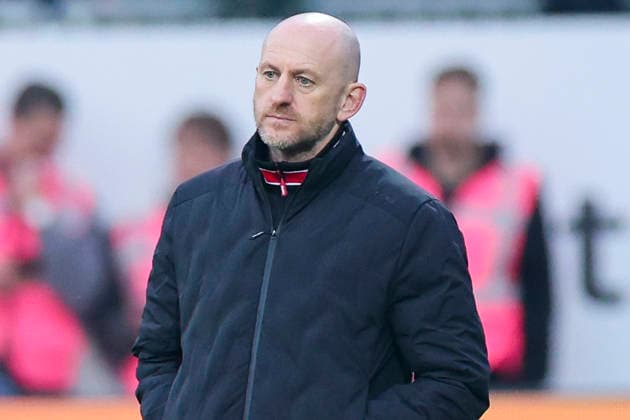 Trainer Torsten Lieberknecht (1. FC Kaiserslautern) schaut enttaeuscht, 2. Bundesliga, Holstein Kiel v 1. FC Kaiserslautern, Holstein-Stadion am 17. April 2026 in Kiel, Deutschland. (Foto von Marco Steinbrenner DeFodi Images) Trainer Torsten Lieberknecht (1. FC Kaiserslautern) looks dejected, 2. Bundesliga, Holstein Kiel v 1. FC Kaiserslautern, Holstein-Stadion, April 17, 2026 in Kiel, Germany. (Photo by Marco Steinbrenner DeFodi Images) -