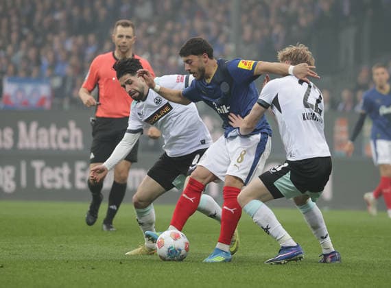 Semih Sahin (1. FC Kaiserslautern), Umut Tohumcu (Holstein Kiel), Mika Haas (1. FC Kaiserslautern) Fussball, Herren, Saison 2025 2026, 2.BL, Holstein Stadion, Holstein Kiel gegen 1.FC Kaiserslautern DFL REGULATIONS PROHIBIT ANY USE OF PHOTOGRAPHS AS IMAGE SEQUENCES AND OR QUASI-VIDEO.