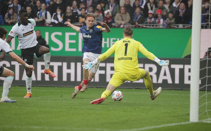Fussball, Herren, Saison 2025 2026, 2.BL, Holstein Stadion, Holstein Kiel gegen 1.FC Kaiserslautern DFL REGULATIONS PROHIBIT ANY USE OF PHOTOGRAPHS AS IMAGE SEQUENCES AND OR QUASI-VIDEO.