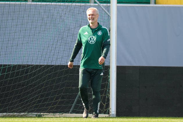 Ried im Innkreis, Österreich 17. April 2026: Vorbereitung auf das Frauen WM-Qualifikationsspiel Österreich vs. Deutschland - Abschlusstraining Im Bild: Bundestrainer Christian Wück Wueck (Deutschland) Copyright: HMBxMedia MadeleinexFantini