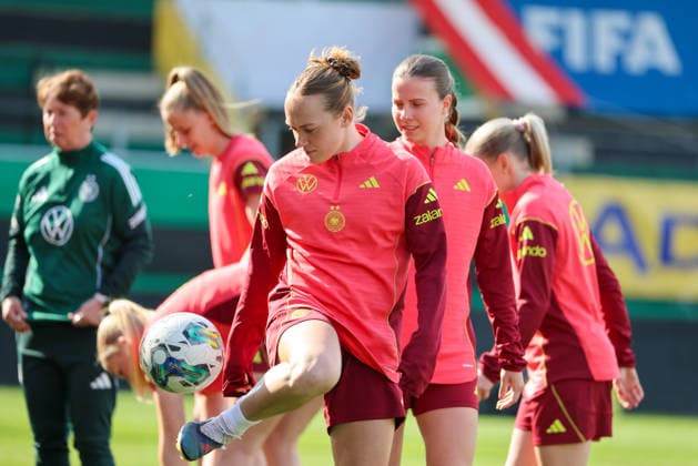 Ried im Innkreis, Österreich 17. April 2026: Vorbereitung auf das Frauen WM-Qualifikationsspiel Österreich vs. Deutschland - Abschlusstraining Im Bild: Lisanne Gräwe Graewe (Deutschland) Copyright: HMBxMedia MadeleinexFantini