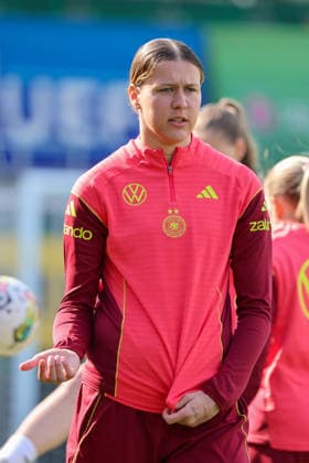 Ried im Innkreis, Österreich 17. April 2026: Vorbereitung auf das Frauen WM-Qualifikationsspiel Österreich vs. Deutschland - Abschlusstraining Im Bild: Larissa Mühlhaus Muehlhaus (Deutschland) Copyright: HMBxMedia MadeleinexFantini