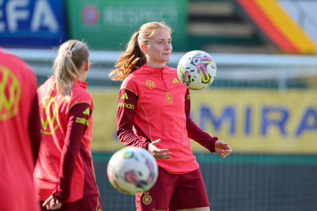 Ried im Innkreis, Österreich 17. April 2026: Vorbereitung auf das Frauen WM-Qualifikationsspiel Österreich vs. Deutschland - Abschlusstraining Im Bild: Sjoeke Nüsken Nuesken (Deutschland) Copyright: HMBxMedia MadeleinexFantini