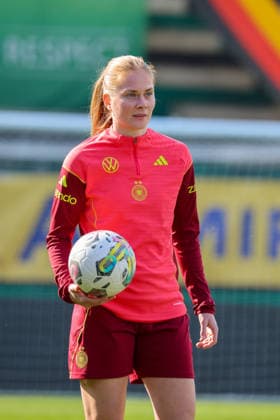 Ried im Innkreis, Österreich 17. April 2026: Vorbereitung auf das Frauen WM-Qualifikationsspiel Österreich vs. Deutschland - Abschlusstraining Im Bild: Sjoeke Nüsken Nuesken (Deutschland) Copyright: HMBxMedia MadeleinexFantini