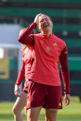 Ried im Innkreis, Österreich 17. April 2026: Vorbereitung auf das Frauen WM-Qualifikationsspiel Österreich vs. Deutschland - Abschlusstraining Im Bild: Larissa Mühlhaus Muehlhaus (Deutschland) Copyright: HMBxMedia MadeleinexFantini