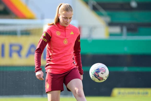 Ried im Innkreis, Österreich 17. April 2026: Vorbereitung auf das Frauen WM-Qualifikationsspiel Österreich vs. Deutschland - Abschlusstraining Im Bild: Sjoeke Nüsken Nuesken (Deutschland) Copyright: HMBxMedia MadeleinexFantini