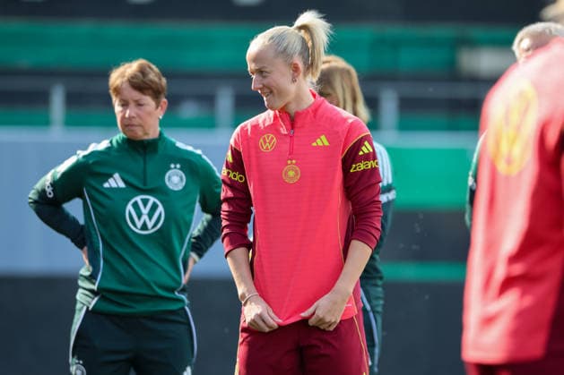 Ried im Innkreis, Österreich 17. April 2026: Vorbereitung auf das Frauen WM-Qualifikationsspiel Österreich vs. Deutschland - Abschlusstraining Im Bild: Lea Schüller Schueller (Deutschland) Copyright: HMBxMedia MadeleinexFantini