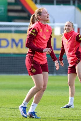 Ried im Innkreis, Österreich 17. April 2026: Vorbereitung auf das Frauen WM-Qualifikationsspiel Österreich vs. Deutschland - Abschlusstraining Im Bild: Sjoeke Nüsken Nuesken (Deutschland) Copyright: HMBxMedia MadeleinexFantini