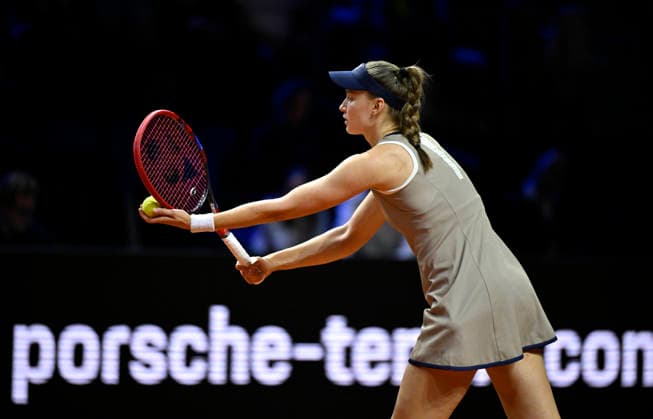 Elena Jelena Rybakina (KAZ) Aktion Aufschlag Tennis Damen Porsche-Cup Porsche Tennis Grand Prix GP Stuttgart 2026 Porsche Arena 11-19.04.2026 DFL REGULATIONS PROHIBIT ANY USE OF PHOTOGRAPHS AS IMAGE SEQUENCES AND OR QUASI-VIDEO Tennis Damen Porsche-Cup Porsche Tennis Grand Prix GP Stuttgart 2026