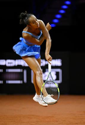 Leylah Fernandez (CAN) Aktion Aufschlag Tennis Damen Porsche-Cup Porsche Tennis Grand Prix GP Stuttgart 2026 Porsche Arena 11-19.04.2026 DFL REGULATIONS PROHIBIT ANY USE OF PHOTOGRAPHS AS IMAGE SEQUENCES AND OR QUASI-VIDEO Tennis Damen Porsche-Cup Porsche Tennis Grand Prix GP Stuttgart 2026