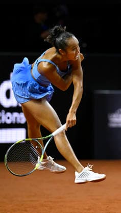 Leylah Fernandez (CAN) Aktion Aufschlag Tennis Damen Porsche-Cup Porsche Tennis Grand Prix GP Stuttgart 2026 Porsche Arena 11-19.04.2026 DFL REGULATIONS PROHIBIT ANY USE OF PHOTOGRAPHS AS IMAGE SEQUENCES AND OR QUASI-VIDEO Tennis Damen Porsche-Cup Porsche Tennis Grand Prix GP Stuttgart 2026