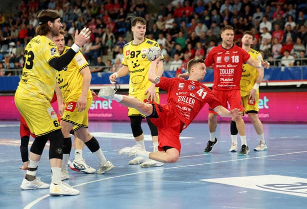 17.04.2026, Deutschland, Bietigheim Handball SG BBM Bietigheim vs. HSG Krefeld, Till Hermann (BBM, vorn)