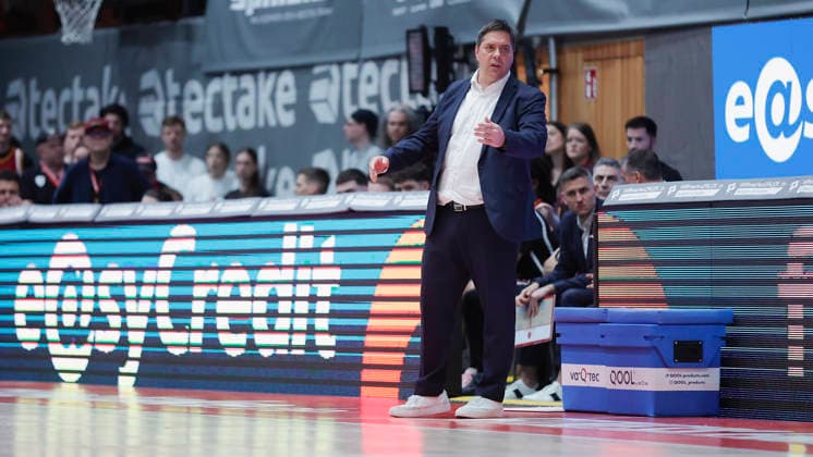 Im Bild: Head-Coach Sasa Filipovski (Wuerzburg Baskets) 17.04.2026, Fitness First Wuerzburg Baskets vs. SKYLINERS Frankfurt, easyCredit BBL, 30. Spieltag, Deutschland, 97072, tectake-Arena Wuerzburg, Copyright: HMBxMedia xJulienxBecker