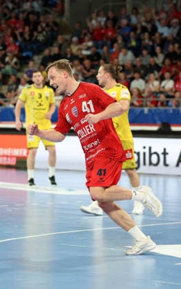 17.04.2026, Deutschland, Bietigheim Handball SG BBM Bietigheim vs. HSG Krefeld, Till Hermann (BBM) jubelt und ballt die Faust
