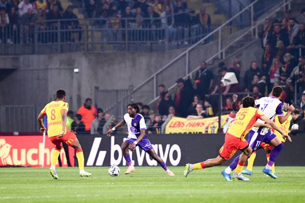 RC Lens v Toulouse FC - Ligue 1 McDonald s 2025 2026 12 Warren KAMANZI (tfc) during the Ligue 1 McDonald s match between Lens and Toulouse at Stade Bollaert-Delelis on April 17, 2026 in Lens, France. Lens France  Copyright: xFEPx 776485087