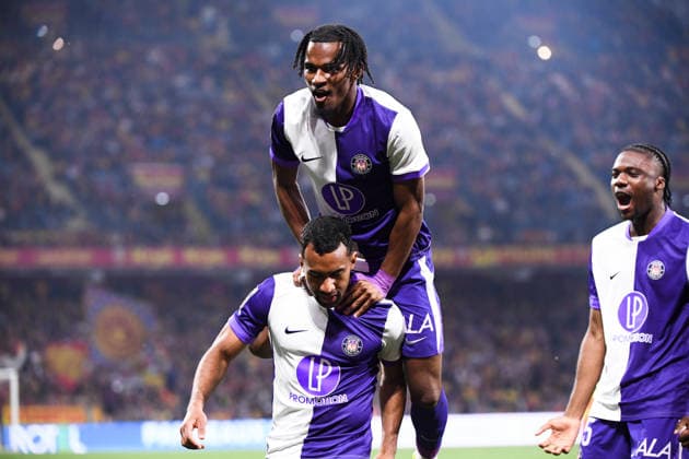 RC Lens v Toulouse FC - Ligue 1 McDonald s 2025 2026 10 Yann GBOHO (tfc) - 23 Cristian CASSERES JR (tfc) during the Ligue 1 McDonald s match between Lens and Toulouse at Stade Bollaert-Delelis on April 17, 2026 in Lens, France. Lens France  Copyright: xFEPx 776485087