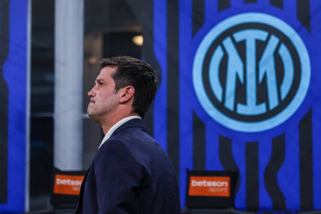 FC Internazionale vs Cagliari Calcio - Serie A 2025 26 - 17 04 2026 Cristian Chivu Head Coach of FC Internazionale looks on during Serie A 2025 26 football match between FC Internazionale and Cagliari Calcio at San Siro Stadium in Milan Copyright: xBEAUTIFULxSPORTS Carabellix