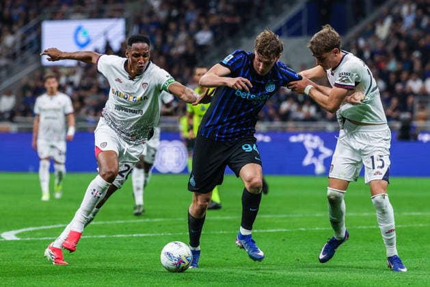 Francesco Esposito of FC Internazionale seen in action during Serie A 2025 26 football match between FC Internazionale and Cagliari Calcio at San Siro Stadium in Milan  Copyright: xFabrizioxCarabelli IPAxSportx xipa-agency.netx xx IPA_74029110 IPA_Agency_IPA74029110