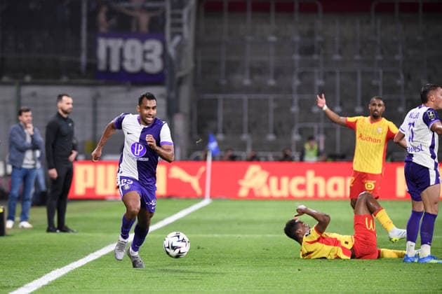 RC Lens v Toulouse FC - Ligue 1 McDonald s 2025 2026 23 Cristian CASSERES JR (tfc) during the Ligue 1 McDonald s match between Lens and Toulouse at Stade Bollaert-Delelis on April 17, 2026 in Lens, France. Lens France  Copyright: xFEPx 776485087