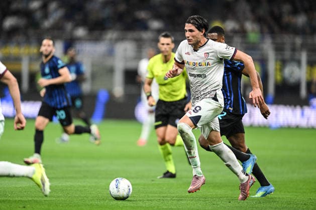 Gennaro Borrelli of Cagliari Calcio in action during the Italian Serie A football match between Inter FC Internazionale and Cagliari Calcio on 17 of Avril 2026 at Giuseppe Meazza San Siro Siro stadium in Milan, Italy. Credit: Tiziano Ballabio  Copyright: xTizianoxBallabio IPAxSportx xipa-agency.netx xx IPA_74029960 IPA_Agency_IPA74029960