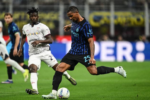 FC Internazionale v Cagliari Calcio - Serie A Manuel Akanji of FC Inter in action during the Italian Serie A football match between Inter FC Internazionale and Cagliari Calcio at Giuseppe Meazza San Siro stadium in Milan, Italy, on April 17, 2026. Milano Italy  Copyright: xTizianoxBallabiox originalFilename:ballabio-interfci260417_npgi4.jpg