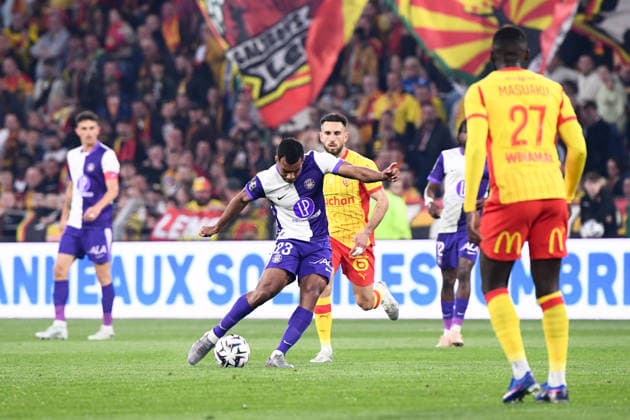 RC Lens v Toulouse FC - Ligue 1 McDonald s 2025 2026 23 Cristian CASSERES JR (tfc) during the Ligue 1 McDonald s match between Lens and Toulouse at Stade Bollaert-Delelis on April 17, 2026 in Lens, France. Lens France  Copyright: xFEPx 776485087