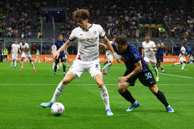 FC Internazionale v Cagliari Calcio - Serie A Marco Palestra in action during the Serie A match between FC Internazionale and Cagliari Calcio at Giuseppe Meazza stadium in Milano, Italy, on April 17, 2026. Milano Italy  Copyright: xMairoxCinquettix originalFilename:cinquetti-fcintern260417_npdnO.jpg