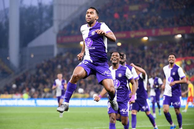 RC Lens v Toulouse FC - Ligue 1 McDonald s 2025 2026 23 Cristian CASSERES JR (tfc) during the Ligue 1 McDonald s match between Lens and Toulouse at Stade Bollaert-Delelis on April 17, 2026 in Lens, France. Lens France  Copyright: xFEPx 776485087