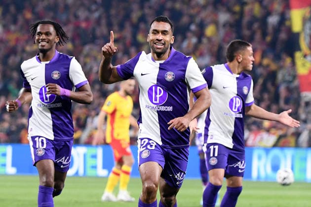 RC Lens v Toulouse FC - Ligue 1 McDonald s 2025 2026 23 Cristian CASSERES JR (tfc) during the Ligue 1 McDonald s match between Lens and Toulouse at Stade Bollaert-Delelis on April 17, 2026 in Lens, France. Lens France  Copyright: xFEPx 776485087