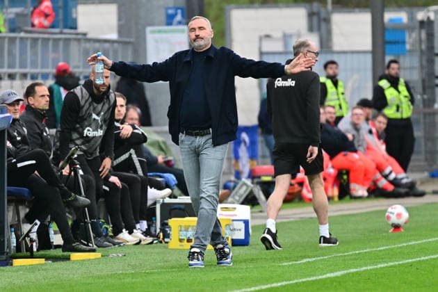 17.04.2026, Fußball, Herren, 2.BL (Bundesliga), Saison 2025 2026, Holstein Kiel - 1. FC Kaiserslautern, 30. Spieltag Trainer Tim Walter (Kiel) Kiel, Holstein-Stadion Holstein-Stadion Schleswig-Holstein Deutschland
