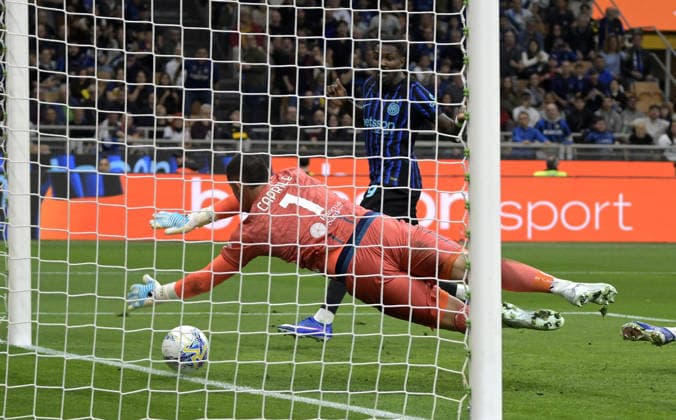 Foto IPP Paolo Bona Milano 17 04 2026 Campionato Serie A di Calcio stagione 2025 2026 partita Inter-Cagliari Nella foto Marcus Thuram segna il gol del 1-0 Italy Photo Press Worldwide Copyright italy Italy ITALY  Copyright: xR4924_italyphotopressx