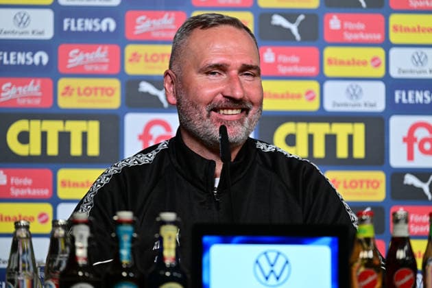 17.04.2026, Fußball, Herren, 2.BL (Bundesliga), Saison 2025 2026, Holstein Kiel - 1. FC Kaiserslautern, 30. Spieltag Trainer Tim Walter (Kiel) Kiel, Holstein-Stadion Holstein-Stadion Schleswig-Holstein Deutschland