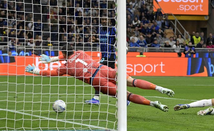 Foto IPP Paolo Bona Milano 17 04 2026 Campionato Serie A di Calcio stagione 2025 2026 partita Inter-Cagliari Nella foto Marcus Thuram segna il gol del 1-0 Italy Photo Press Worldwide Copyright italy Italy ITALY  Copyright: xR4924_italyphotopressx