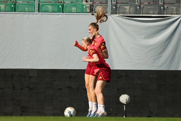 Ried im Innkreis, Österreich 17. April 2026: Vorbereitung auf das Frauen WM-Qualifikationsspiel Österreich vs. Deutschland - Abschlusstraining Im Bild: v.li. Selina Cerci (Deutschland) und Elisa Senß Senss (Deutschland) Copyright: HMBxMedia MadeleinexFantini