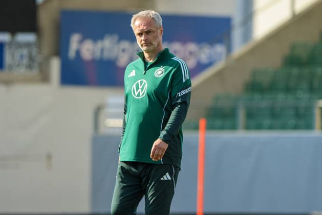 Ried im Innkreis, Österreich 17. April 2026: Vorbereitung auf das Frauen WM-Qualifikationsspiel Österreich vs. Deutschland - Abschlusstraining Im Bild: Bundestrainer Christian Wück Wueck (Deutschland) Copyright: HMBxMedia MadeleinexFantini