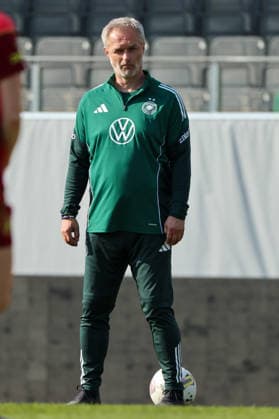 Ried im Innkreis, Österreich 17. April 2026: Vorbereitung auf das Frauen WM-Qualifikationsspiel Österreich vs. Deutschland - Abschlusstraining Im Bild: Bundestrainer Christian Wück Wueck (Deutschland) Copyright: HMBxMedia MadeleinexFantini
