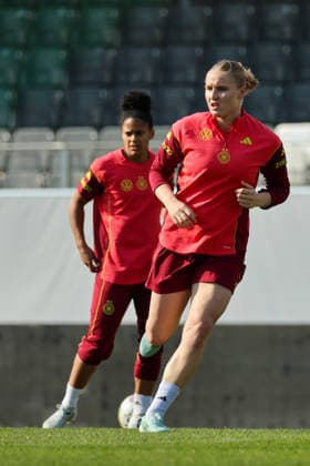 Ried im Innkreis, Österreich 17. April 2026: Vorbereitung auf das Frauen WM-Qualifikationsspiel Österreich vs. Deutschland - Abschlusstraining Im Bild: Jella Veit (Deutschland) Copyright: HMBxMedia MadeleinexFantini