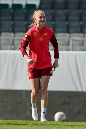 Ried im Innkreis, Österreich 17. April 2026: Vorbereitung auf das Frauen WM-Qualifikationsspiel Österreich vs. Deutschland - Abschlusstraining Im Bild: Janina Minge (Deutschland) Copyright: HMBxMedia MadeleinexFantini