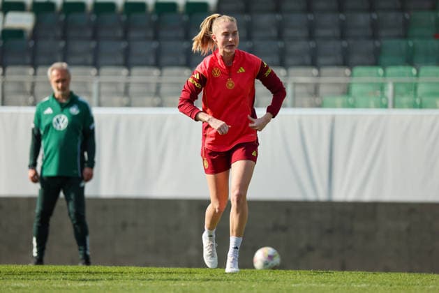 Ried im Innkreis, Österreich 17. April 2026: Vorbereitung auf das Frauen WM-Qualifikationsspiel Österreich vs. Deutschland - Abschlusstraining Im Bild: Janina Minge (Deutschland) Copyright: HMBxMedia MadeleinexFantini