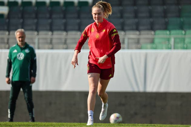 Ried im Innkreis, Österreich 17. April 2026: Vorbereitung auf das Frauen WM-Qualifikationsspiel Österreich vs. Deutschland - Abschlusstraining Im Bild: Janina Minge (Deutschland) Copyright: HMBxMedia MadeleinexFantini