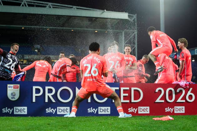 Blackburn Rovers v Coventry City, Sky Bet Championship Coventry City players celebrate promotion following the Blackburn Rovers v Coventry City EFL Sky Bet Championship match at Ewood Park, Blackburn, England on 17 April 2026 Credit: Luke Williams Every Second Media Editorial use only. All images are copyright Every Second Media Limited. No images may be reproduced without prior permission. All rights reserved. Premier League and Football League images are subject to licensing agreements with Football DataCo Limited. see https: www.football-dataco.com Copyright: xIMAGO EveryxSecondxMediax ESM-1920-0045 LukexWilliamsx xEveryxSecondxMediax