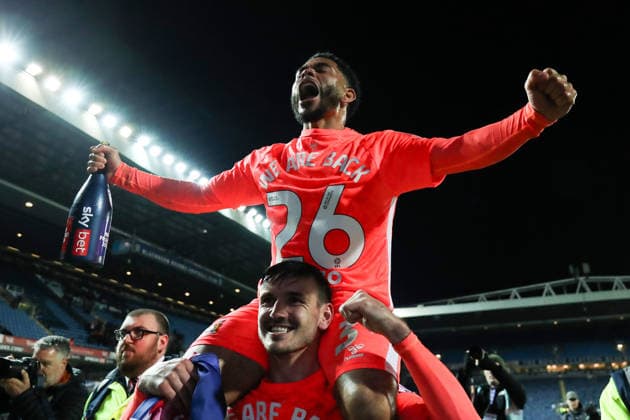 Sky Bet Championship: Blackburn Rovers v Coventry City Jay Dasilva of Coventry City celebrates promotion back to the Premier League after the Sky Bet Championship match Blackburn Rovers vs Coventry City at Ewood Park, Blackburn, United Kingdom on 17 April 2026 (Photo by Jorge Horsted News Images) Blackburn Ewood Park Lancashire United Kingdom Copyright: xJorgexHorsted NewsxImagesx
