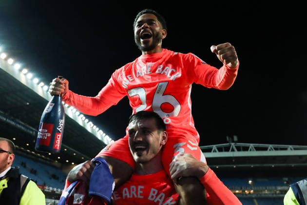 Blackburn Rovers v Coventry City - Sky Bet Championship Jay Dasilva of Coventry City celebrates promotion back to the Premier League after the Sky Bet Championship match between Blackburn Rovers and Coventry City at Ewood Park in Blackburn, United Kingdom, on April 17, 2026. Blackburn United Kingdom  Copyright: xNewsxImagesx originalFilename:cosgrove-skybetch260417_npB5Q.jpg