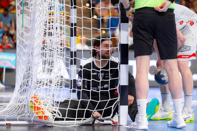 Can Adanir (Nr. 72, TuS Ferndorf) ist niedergeschlagen deprimiert enttaeuscht. VfL Luebeck-Schwartau vs. TuS Ferndorf, Handball, 2. Bundesliga, 17.04.26 Luebeck Schleswig-Holstein Germany Copyright: xAgentur54GradÂ°x xFelixxKoenigx