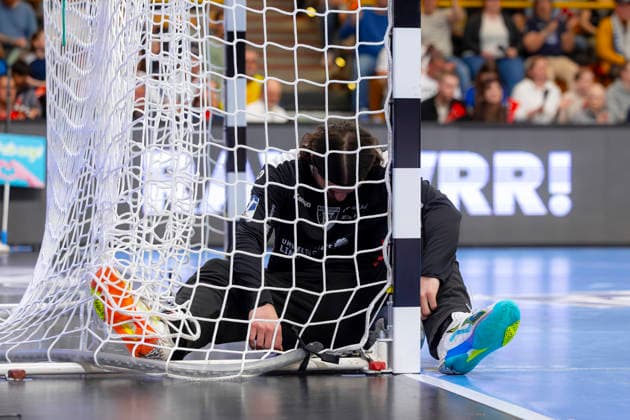 Can Adanir (Nr. 72, TuS Ferndorf) ist niedergeschlagen deprimiert enttaeuscht. VfL Luebeck-Schwartau vs. TuS Ferndorf, Handball, 2. Bundesliga, 17.04.26 Luebeck Schleswig-Holstein Germany *** Can Adanir Nr 72, TuS Ferndorf is dejected depressed disappointed VfL Luebeck Schwartau vs TuS Ferndorf, Handball, 2 Bundesliga, 17 04 26 Luebeck Schleswig Holstein Germany Copyright: xAgentur54GradÂ°x xFelixxKoenigx