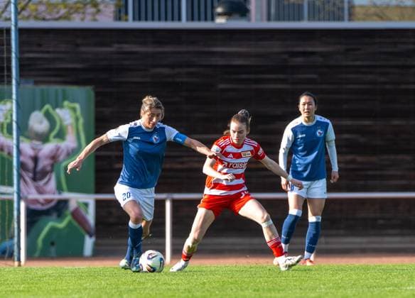 Fussball, Frauen, Saison 2025 2026, Testspiel 1. FFC Turbine Potsdam - 1. FC Union Berlin (0:2), v. l. Bianca Schmidt (Turbine Potsdam), Nila-Ann Staerke (1. FC Union), 17.04.2026, Copyright: xMatthiasxKochx