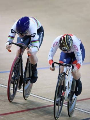 UCI Track World Cup: Hong Kong Picture by Alex Whitehead SWpix.com - 18 04 2026 - Cycling - UCI Track World Cup: Hong Kong - Hong Kong Velodrome, Tseung Kwan O, Hong Kong, China - Women™s Sprint Semifinals - Hetty Van De Wouw Netherlands, Mina Sato Japan Copyright: x xSWpix.comx(t axPhotographyxHubxLtd)xAlexxWhitehead SWpix.comx SWP-3030-12753