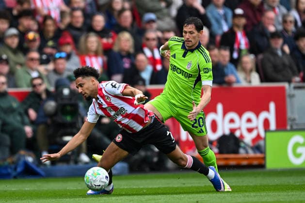 Brentford v Fulham Premier League Kevin Schade of Brentford is tackled by Sasa Lukic of Fulham during the Premier League match at the Gtech Community Stadium, Brentford 18 04 2026 UK Newspapers OUT Copyright: xJeremyxLandeyx FIL-23305-0031