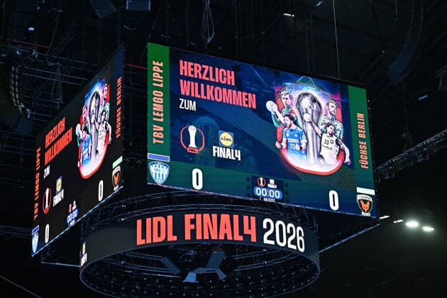 GER, Lanxess Arena Koeln, HBL, LIDL FINAL4, Men, 1. Halbfinale: TVB Lemgo Lippe vs. Fuechse Berlin 18.04.2026, Lanxess Arena , Koeln , GER, Lanxess Arena Koeln, HBL, LIDL FINAL4, Men, 1. Halbfinale: TVB Lemgo Lippe vs. Fuechse Berlin, im Bild: Anzeigewuerfel ueber der Halle