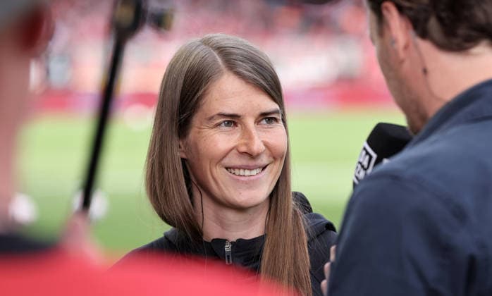 Trainerin Marie Louise Eta im Interview Portrait Porträt Einzelbild close up Fußball Fussball Bundesliga Herren DFL 30. Spieltag Saison 2025 2026 18.04.2026 1.FC Union Berlin FCU vs. VfL Wolfsburg WOB DFL regulations prohibit any use of photographs as image sequences and or quasi-video.